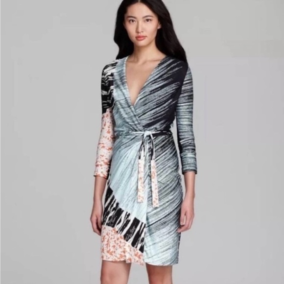 Diane Von Furstenberg Dresses & Skirts - Diane Von Furstenberg 2 Valencia wrap silk dress